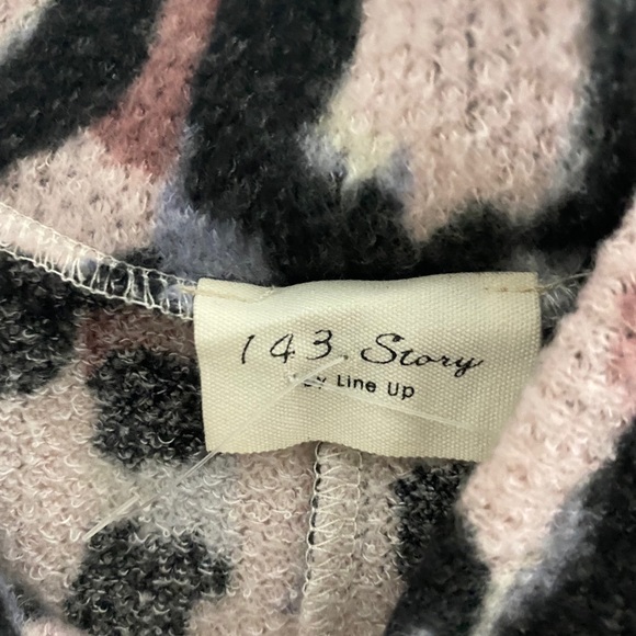 pink leopard sweater - Picture 2 of 2